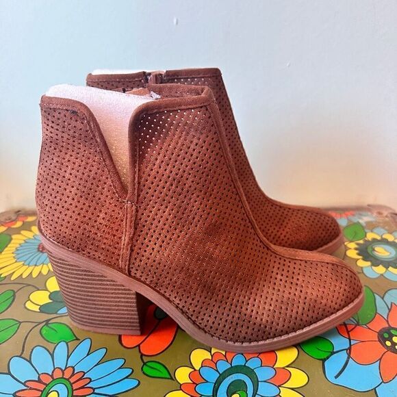 Faux Suede Brown heeled ankle booties - Picture 4 of 6